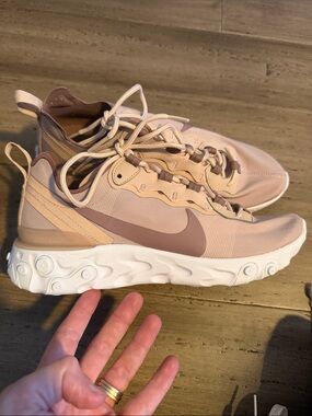 NIKE React Element 55